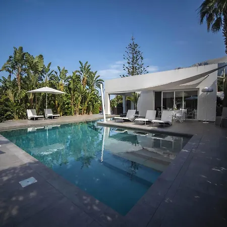 In With Pool Near Magaggiari Vakantiehuis
